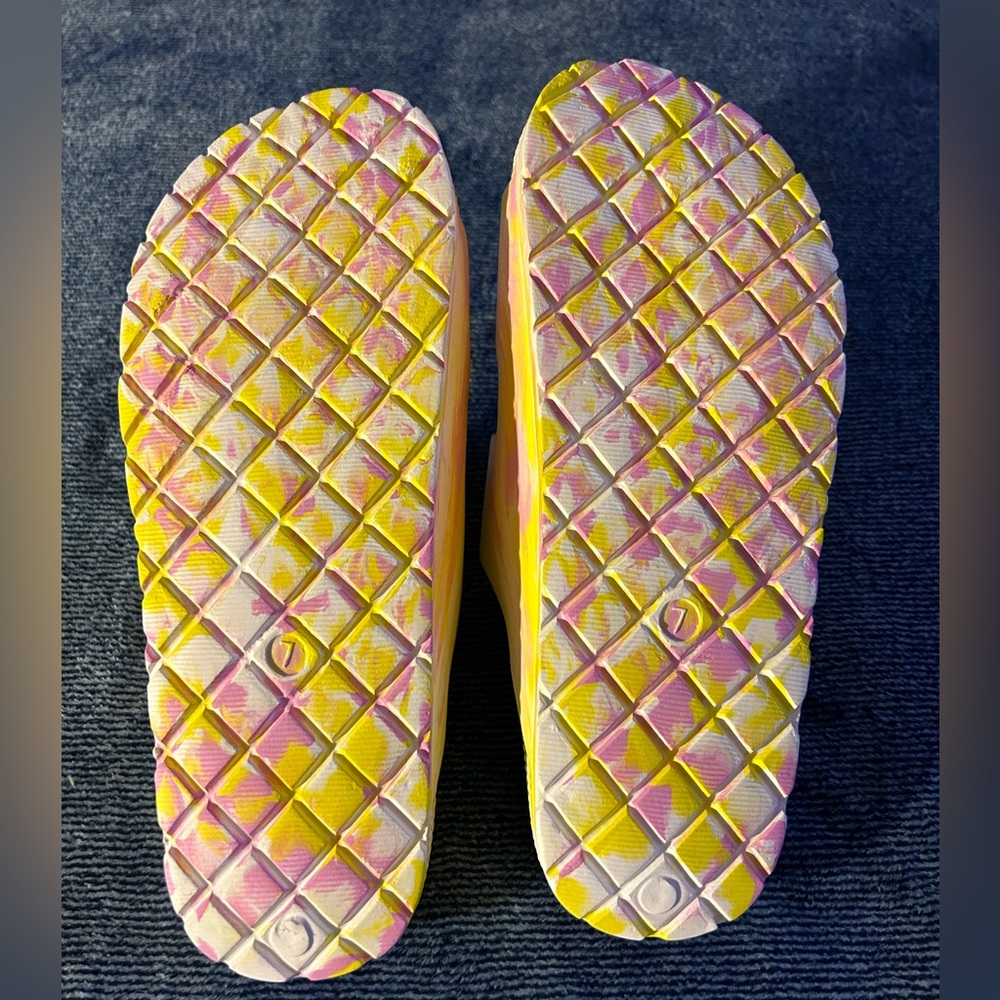 SLIPPERS - Picture 4 of 4